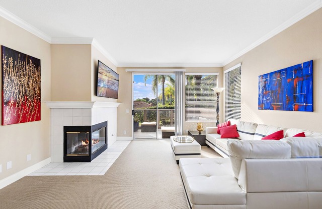 Encore, 2 Bed Condo, Pool, Ritz, Waldorf Asteria