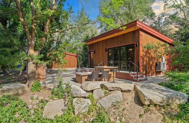 Encore Cottonwoods Ski Cabin.