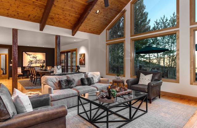 Endless Summer Retreat w/ Indoor & Outdoor Living, Views, Priv. Hot Tub | Abode at Sleeping Indian
