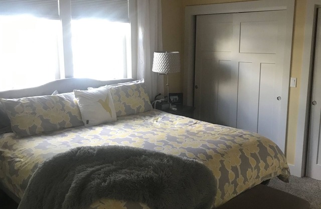 Endless Sunsets & Huge Gravel Beach & Remodeled Cottage/Cabin
