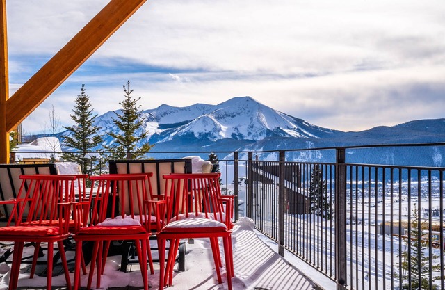 Endless views - modern luxury family retreat with hot tub and private backyard.