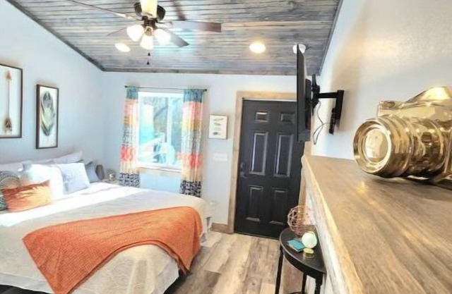 Engine Room on the Tracks hot tub