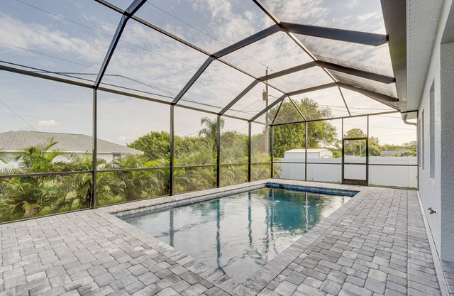 Englewood Escape Near Beaches w/ Private Lanai!