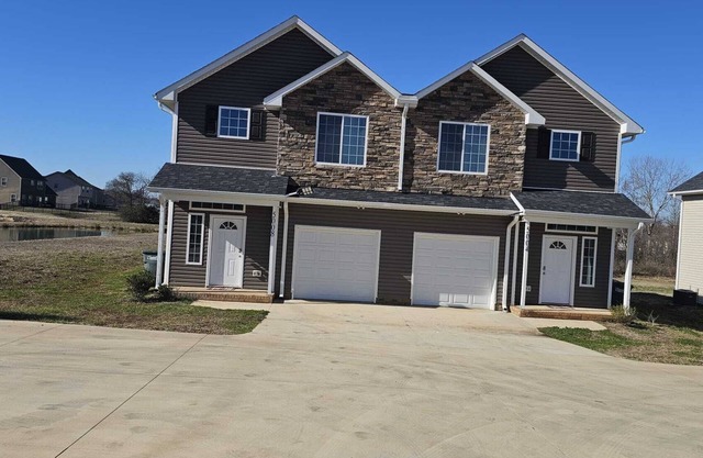 Enjoy a convenient 3BR House near —Charlotte Motor Speedway & Uptown Charlotte.