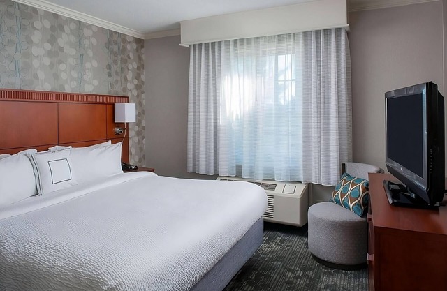 Enjoy a Hassle-Free Stay! Pet-Friendly, Close to Merrimack Repertory Theatre
