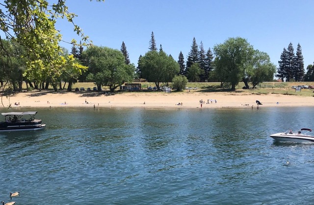 Enjoy a Homey Suite with Plush Bedding and Full Kitchen Near Folsom Trail