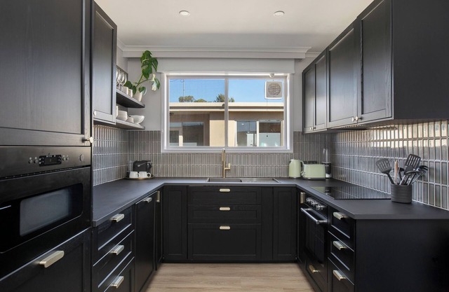 Enjoy a Luxurious Elwood Escape