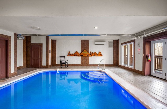 Profitez d'une cabine de piscine chauffée intérieure privée à 3 minutes du parc national