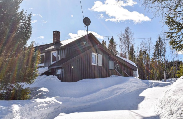 Enjoy a relaxing family vacation in this vacation home with fantastic views.