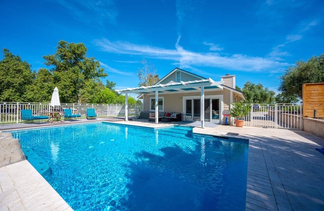 Enjoy a relaxing getaway in Wine Country!