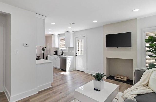 Enjoy a stay in this stylish 3 bedroom 1 bath home in Hazel Park