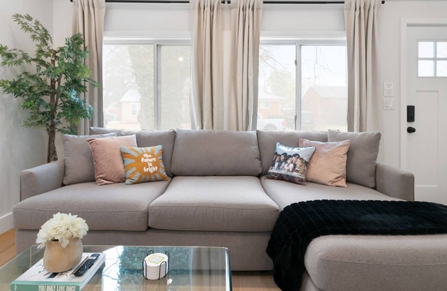 Enjoy a stay in this stylish 2 bedroom 1 bath home in Hazel Park