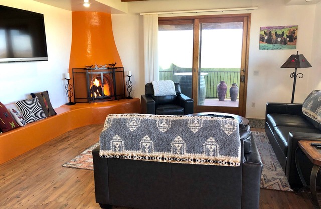 Profitez d'Agave House, un 2 BR w / 2 bains en suite à l'ombre du mont. Wrightson