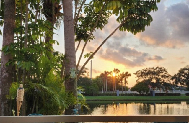 Enjoy Coastal Townhome w/ sunset views! Near The Gulf’s most popular beaches!