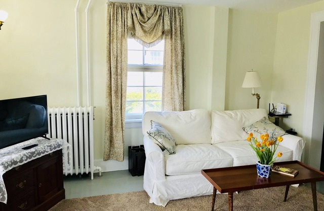 Profitez du charme colonial dans l'un des plus vieux quartiers de Litchfield!