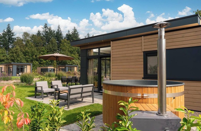 Luxury Cannenburch with Hot Tub. Enjoy a hot tub, cozy outdoor space, and fully equipped kitchen.