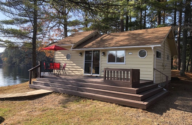 Cottage on the Point, Enjoy this Breathtaking & Private Peninsula!