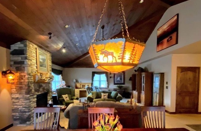 MC1-RELAXING SUITE LOCATED IN DOWNTOWN BLAKESLEE