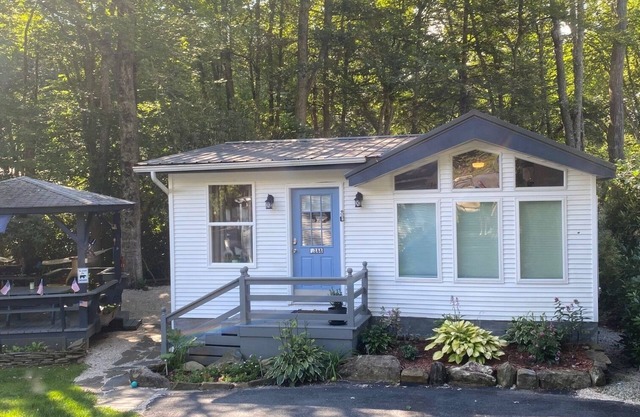 Enjoy River Front Living in Linville Land Harbor.Waterfront Views,Modern Cottage