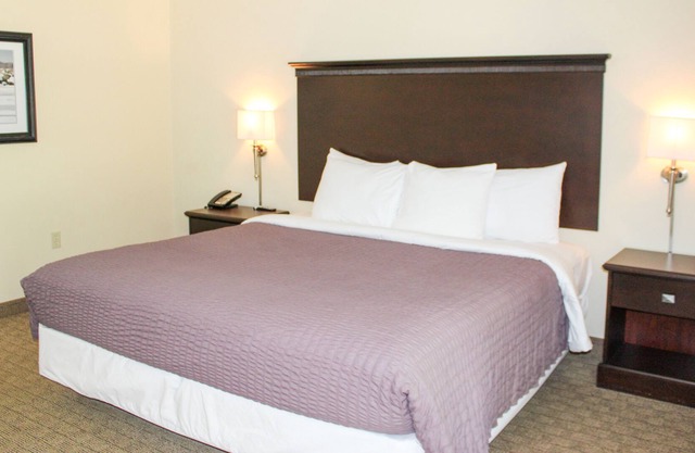 Enjoy Spectacular Views of Kelleys Island at Glacier Suite 124