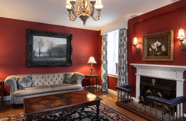 Enjoy Stepping Back in Time at Charming Hotel in Annapolis - Pet-Friendly!