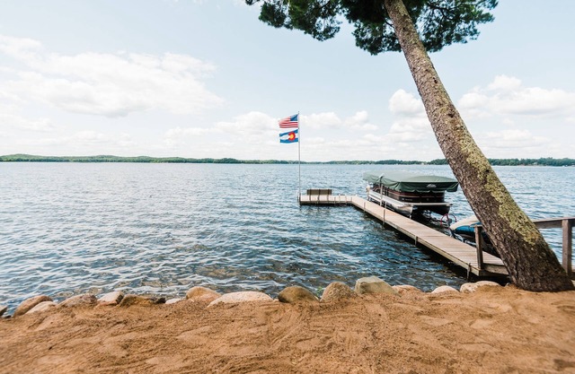 Profitez de la natation, du kayak, du coucher du soleil, de l'écoute des huards et de la détente
