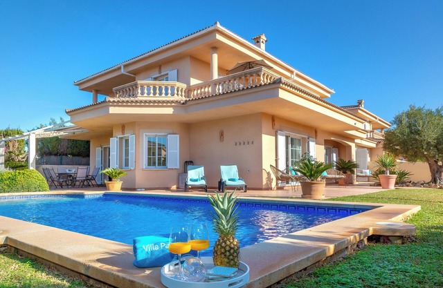 Belle villa pouvant accueillir jusqu'à 9 personnes, piscine, WiFi, climatisation, à 12 minutes de Palma