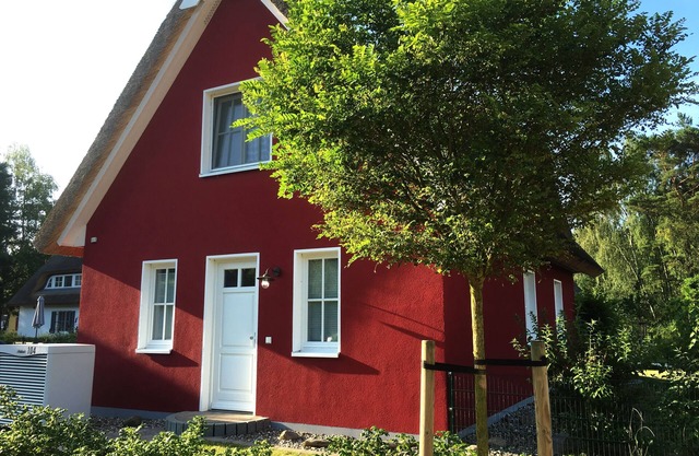 Profitez de l'automne sous le toit de chaume - près de la plage, confortable, Wi-Fi, sauna, dog willk.