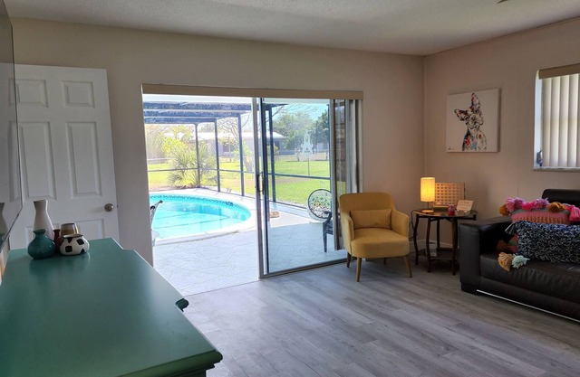 Enjoy the most beautiful sunsets by the pool*small pets welcome *child friendly
