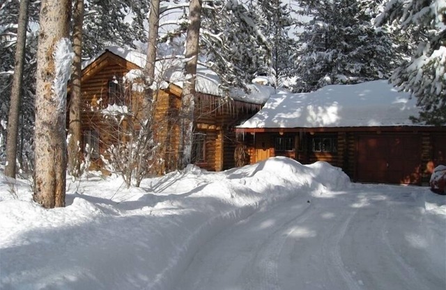 Profitez du «vieil ouest» dans notre merveilleuse maison en bois rond
