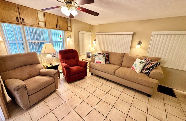 Enjoy this adorable 2 bedroom 1 bath beach house located in Nettles Island!
