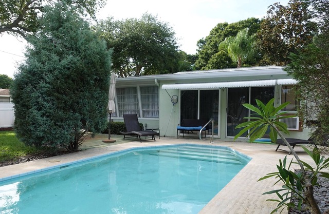 Tranquil Pool Side Suite / entrée privée
