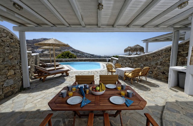 Villa traditionnelle de 160 m2 avec vue imprenable sur la mer / distance de marche