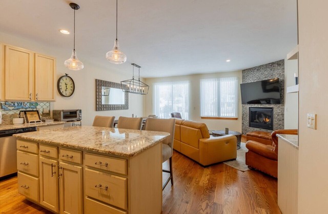 Enjoy this Spacious Pet Friendly Townhome Minutes from Vail & Beaver Creek