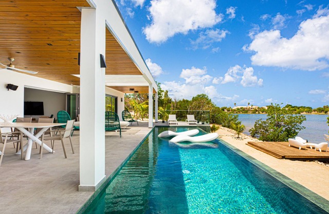 Enjoy Villa - BRAND NEW VILLA - New Pickleball court!! Discounted Price!