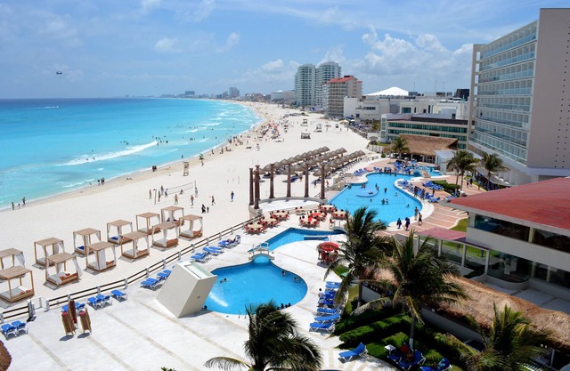 Enjoy waking up on the beach! Great location.