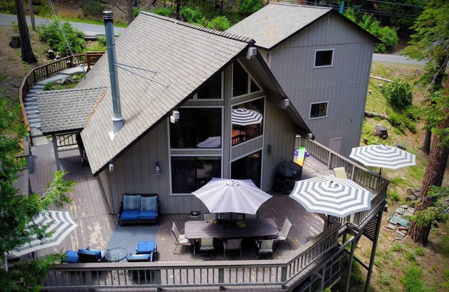 FRESH SNOW Still on the ground and more this weekend in May 2025! Sleeps 10.