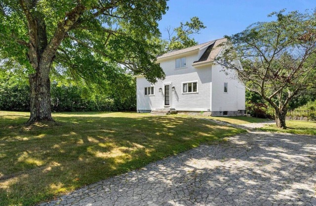 Enjoy your own home in Hampton Falls!