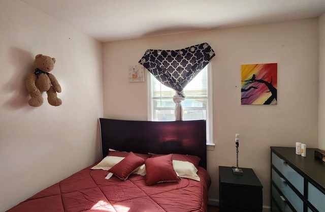 Enjoy your stay in a quiet neighborhood Pet friendly