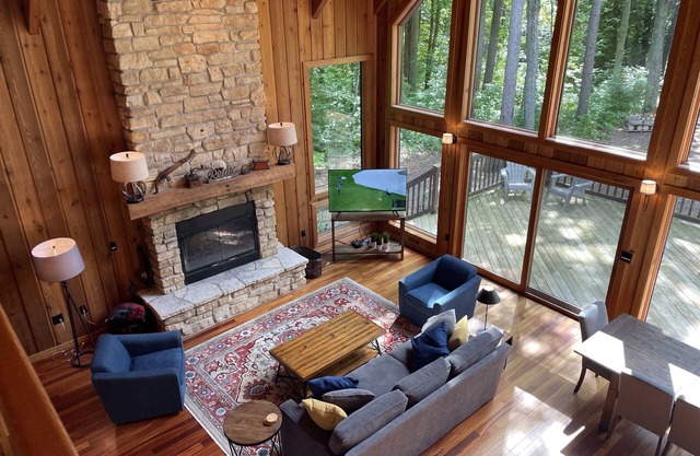 Memorial Day Weekend Available at this Cozy and Spacious Cabin