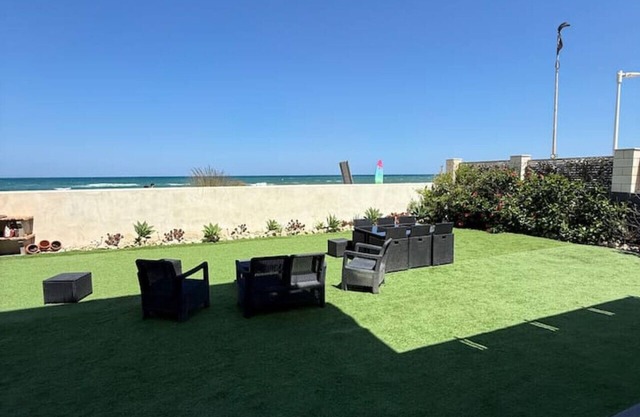 Villa in first line of beach, Valencia.