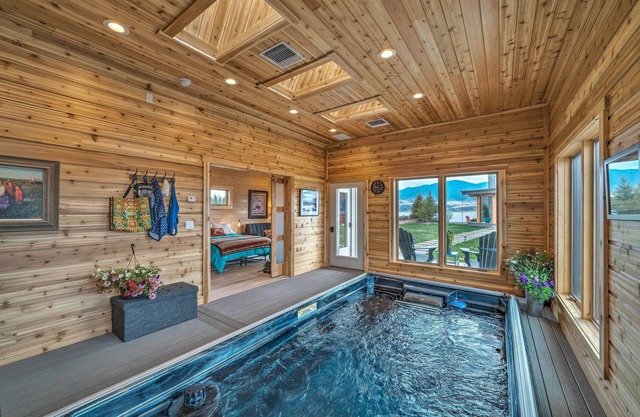 Mtn-View Ennis Lake Studio avec Kayak, piscine, foyer