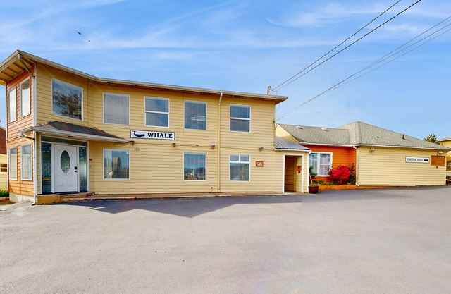 Énorme rénové, maison, chien-friendly w / vue sur l'océan et un accès facile à la plage!