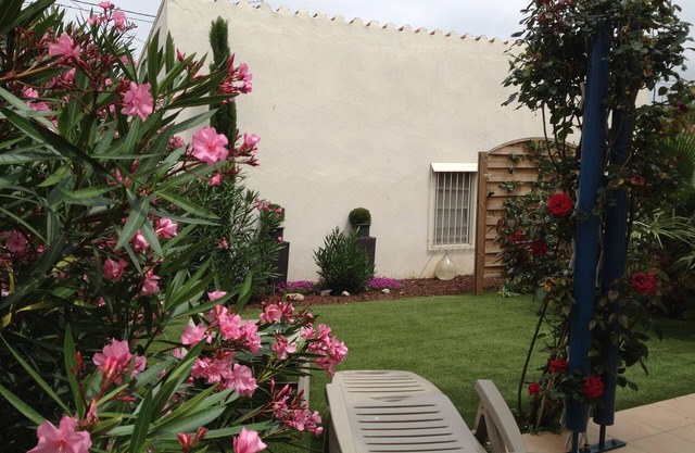 Maison individuelle avec jardin. Nos amis les animaux sont les bienvenus.