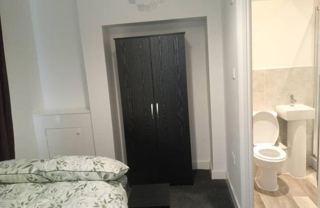 Ensuite double-bed (G1) close to Burnley city centre