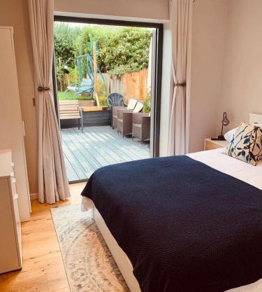 Ensuite guest room - Private entrance, no pets