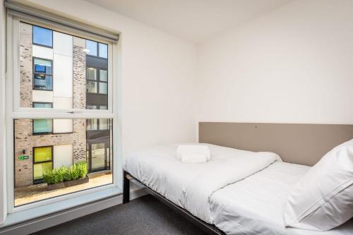 Ensuite Room With Shared Kitchen, Close to Centre- 18 above