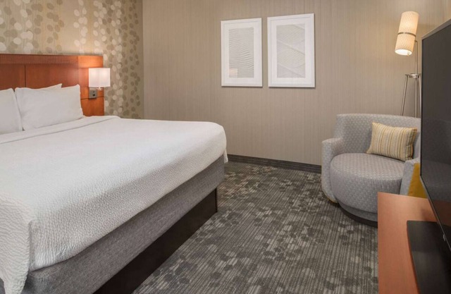Ensuring a Very Comfortable & Memorable Stay! Pets are Allowed, w/ Indoor Pool!