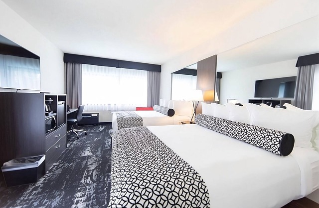 Ensuring a Very Comfortable & Memorable Stay! Near Bing Crosby Theater