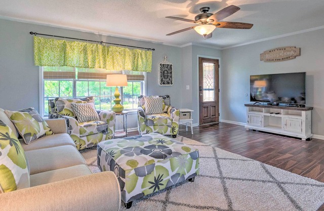 NEW! Enterprise Abode Near Dining & Attractions!